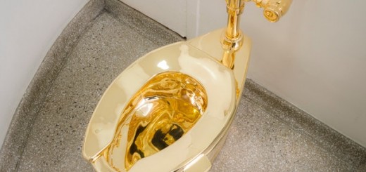 Solid-18-Karat-Gold-Toilet-Guggenheim-Museum-3